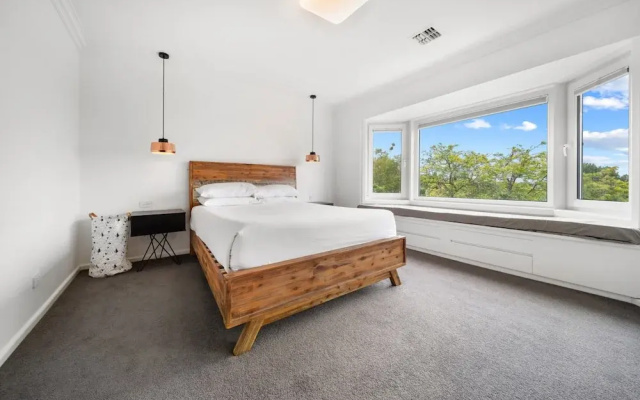 4-bed Family Home With Spacious Backyard and BBQ