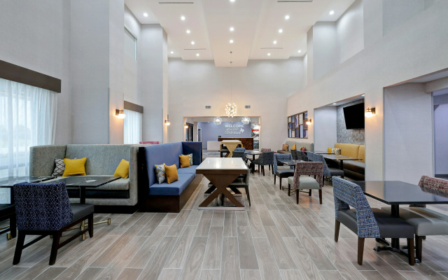 Hampton Inn & Suites Houston East Beltway 8