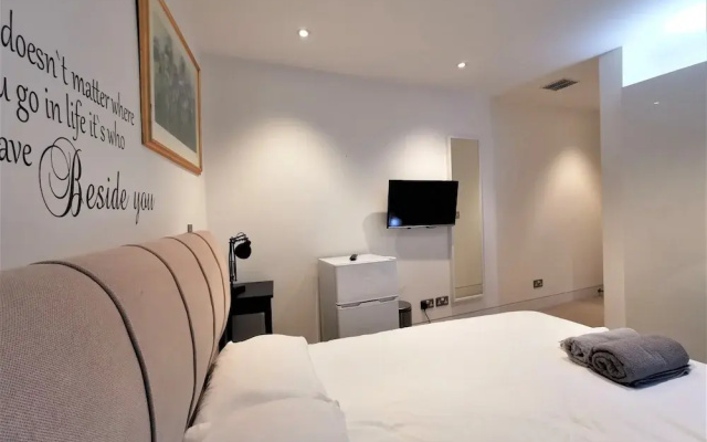 Double Room with Balcony - 3b