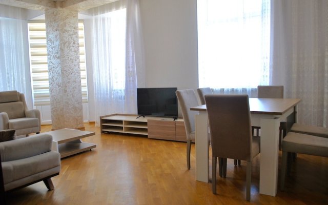 Apartment on Murtuza Mukhtarov 185-119 1