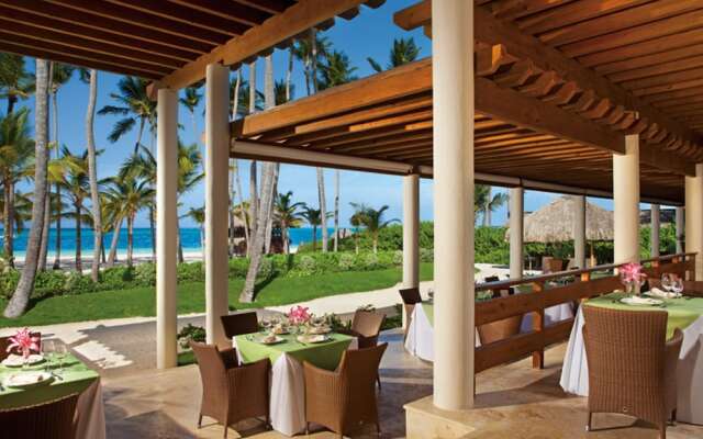 Отель Secrets Royal Beach Punta Cana Доминикана, Пунта Кана - отзывы, цены и фото номеров - забронировать отель Secrets Royal Beach Punta Cana онлайн вид на фасад