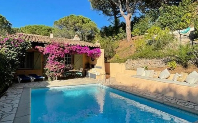 Charming Holiday Home In Plage De Gigaro With Pool