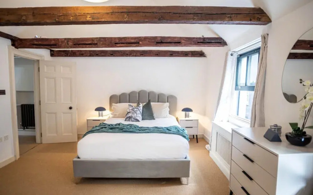 Liverpool St Three Bedroom Home Near Tube Station