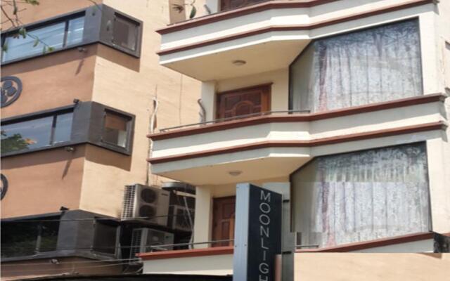 Апартаменты Moonlight Serviced Apartment - District 1 вид на фасад