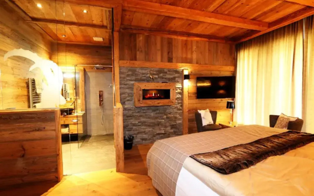 Amber Hotel