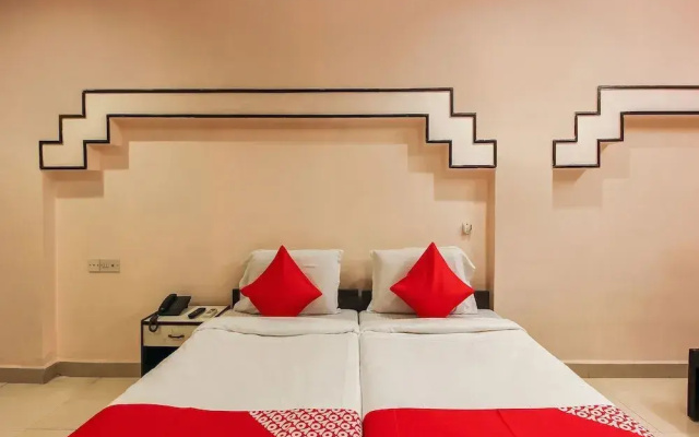 OYO 18591 Hotel Samrat