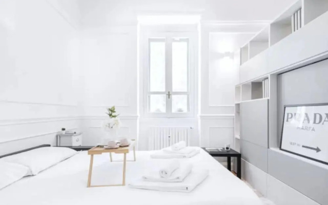 Acquileia - Stylish Loft Steps From Corso Magenta