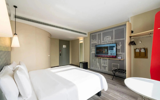 Ibis Hotel (Shanghai New Hongqiao Branch)