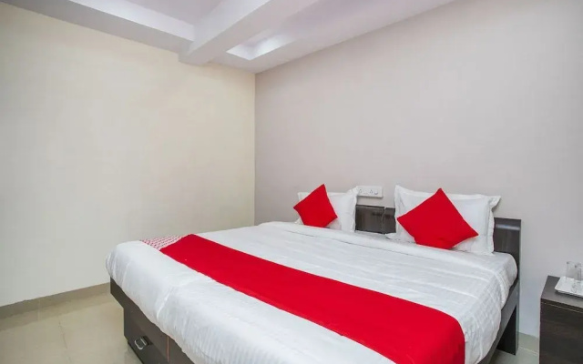 OYO 22836 Hotel Amster Inn