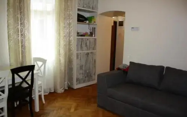 Hostel 12 chairs