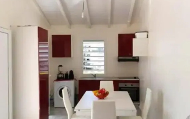 Maison de 2 chambres avec jardin clos a Grand Bourg