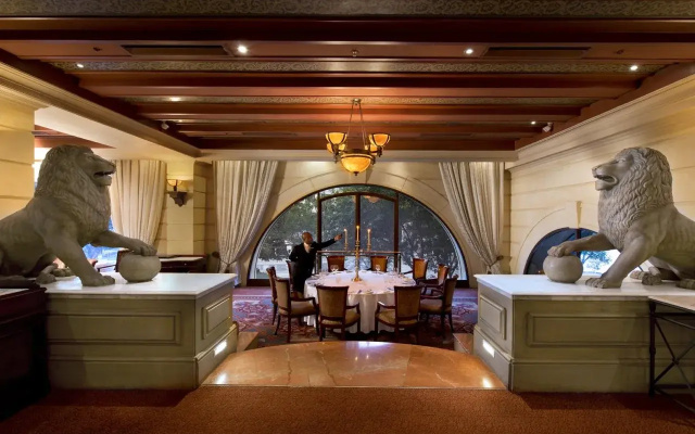 The Michelangelo Hotel