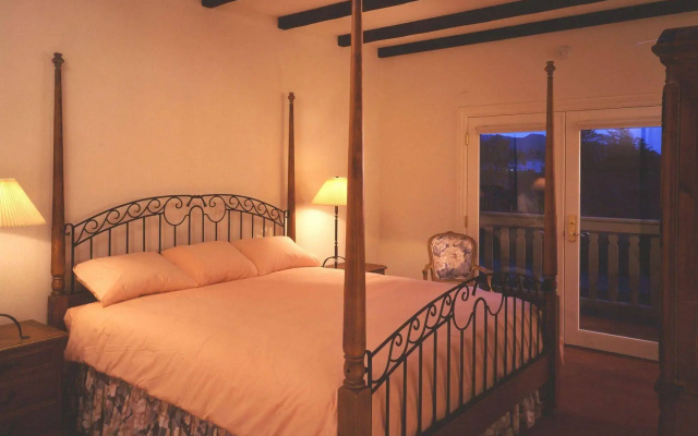 Vineyard Country Inn