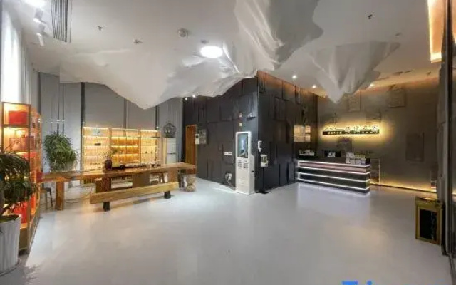 Lvtu Yasu Holiday Hotel (Wentang Gujing Spring Street Branch)