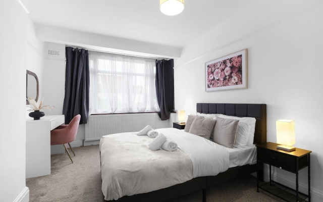 Spacious 4 Bed Semi-Detached Hse