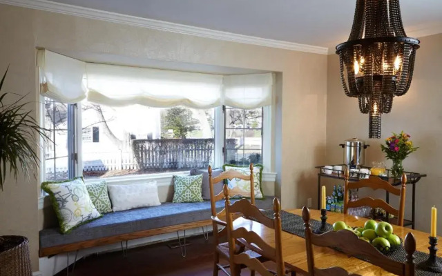 The Stony Brookside Bed & Bike Inn