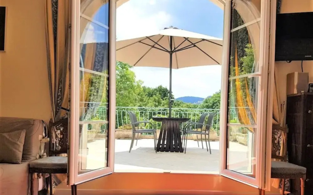 B&B With Charm - Quiet With Kitchen & sw Pool