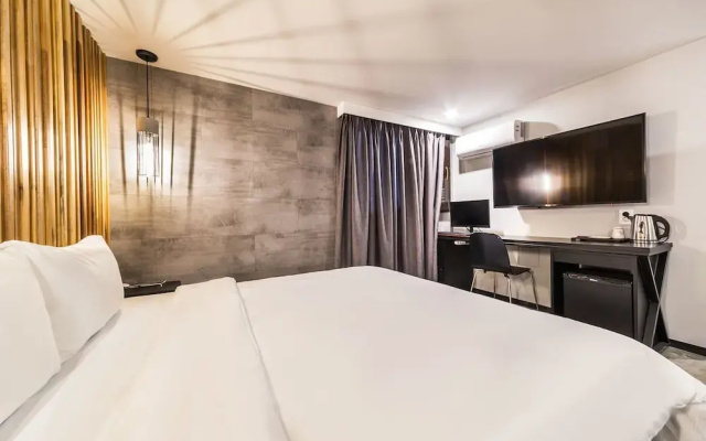 Xym Hotel