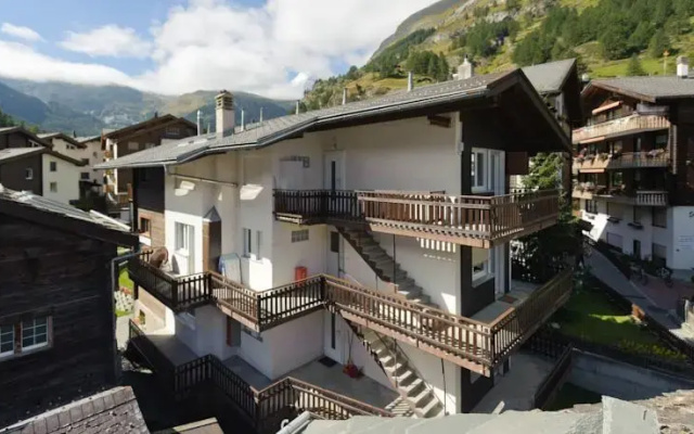 Chalet Aroleid