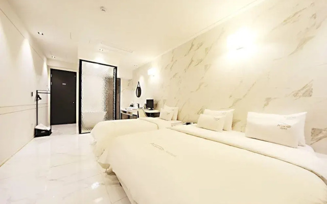Masan Almond Hotel