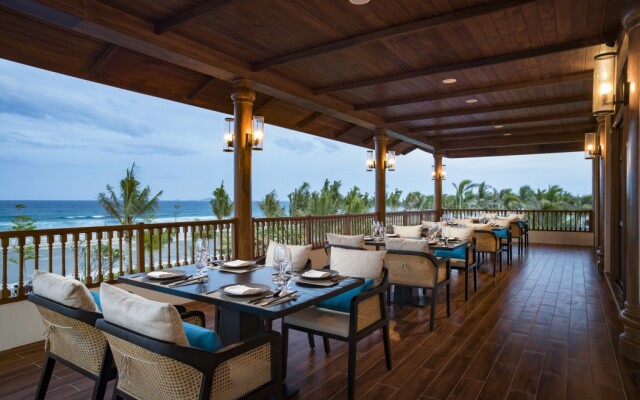 Отель Radisson Blu Resort Cam Ranh Вьетнам, Кам Лам - отзывы, цены и фото номеров - забронировать отель Radisson Blu Resort Cam Ranh онлайн вид на фасад