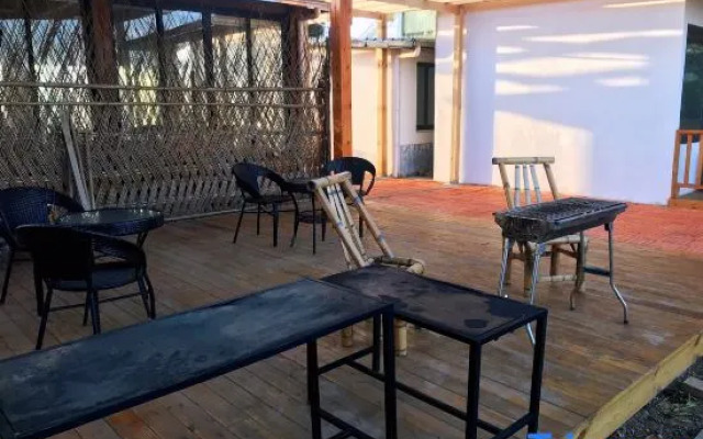 YiJiang ChunShe Guesthouse