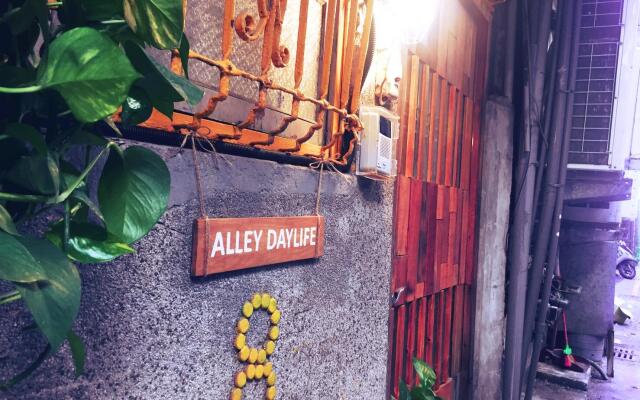 Отель Alley Daylife вид на фасад