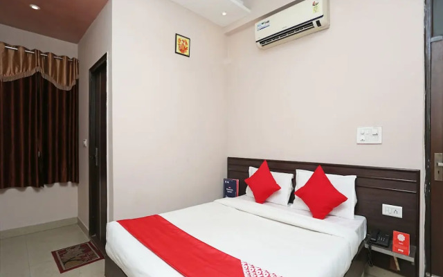 OYO 10588 Hotel Golden Square