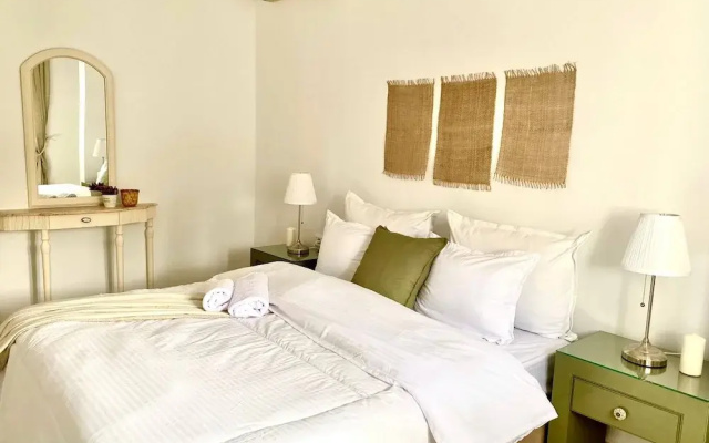 Charming Apartment With Panoramic Views in Historic Carthage
