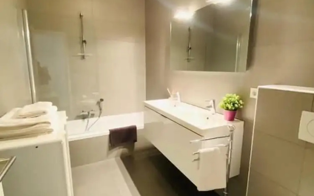 Large 3bedrooms with Terrace and Parking