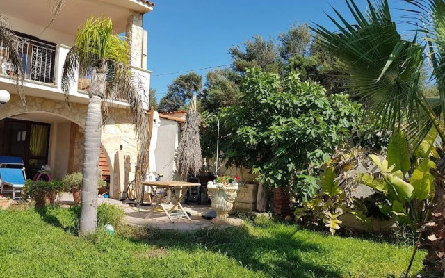 Villa rosa fronte mare