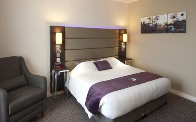 Отель Premier Inn Manchester - Cheadle комната для гостей