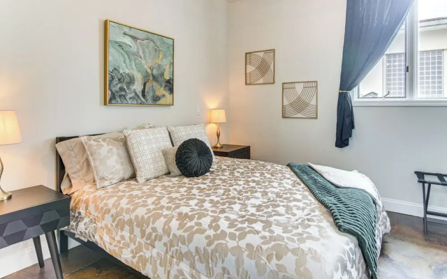 Modern Dtwn Condo w/ Balcony in Hendersonville