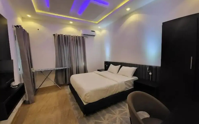 Dekings Luxury And Suites