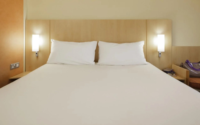 ibis Cardiff Centre