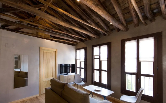 Los Lobos Suites