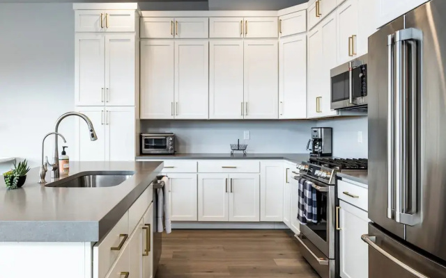 Modern Mountain Retreat Sleeps 10 Park City