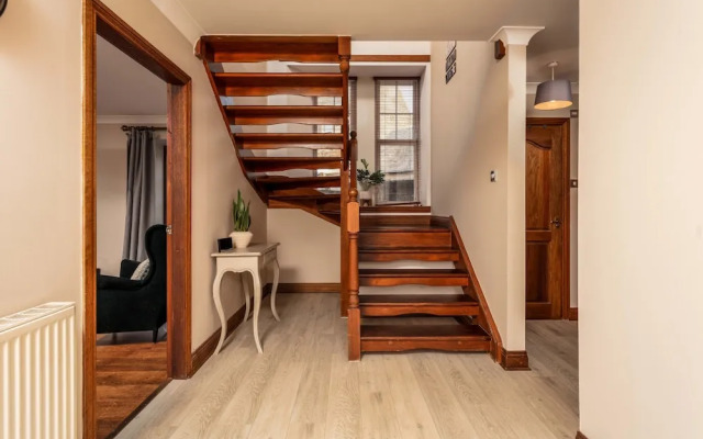 Cromwell Corner - Donnini Apartments