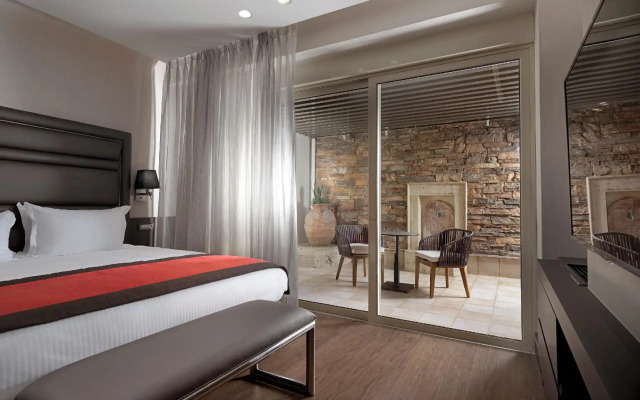Holiday Suites