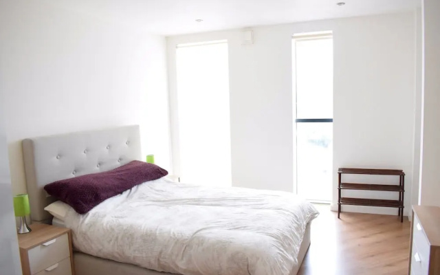 Bright and Spacious Apartment near London Bridge