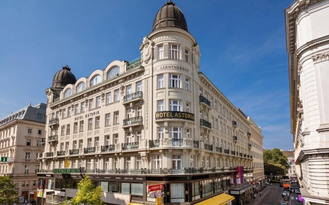 Austria Trend Hotel Astoria вид на фасад