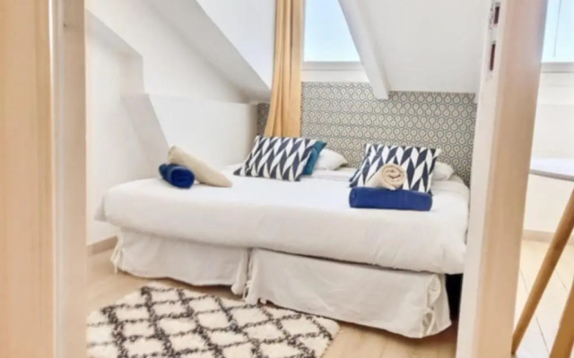 Charming 1 Bedroom Apartment Center