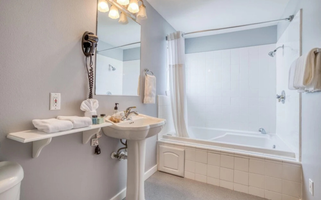 Nantucket Inn 1 4 Combo