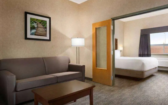 Days Inn & Suites by Wyndham Brooks