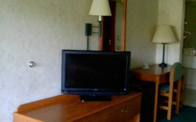 Campton Parkway Inn