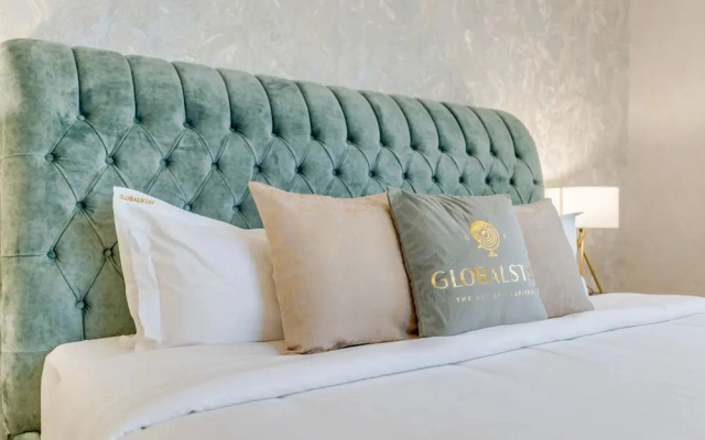 GLOBALSTAY. Modern Ap steps to JBR Beach