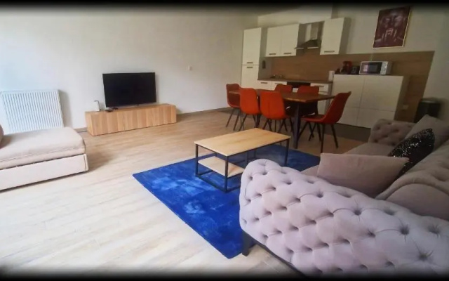 AMG - Deluxe Apartments