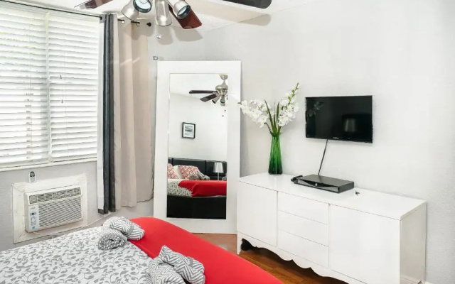 713 Miami Beach Apartments by SV Rentals