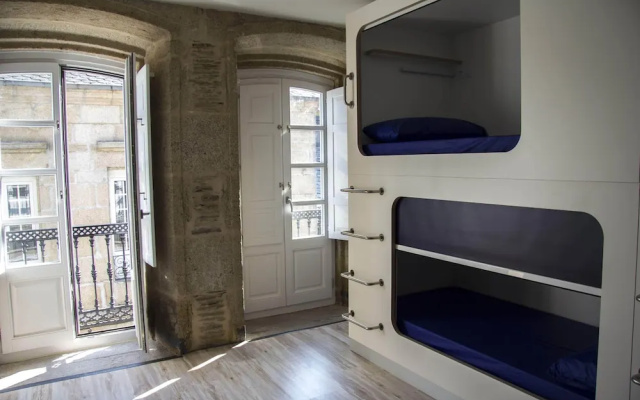 HOSTELCROSS