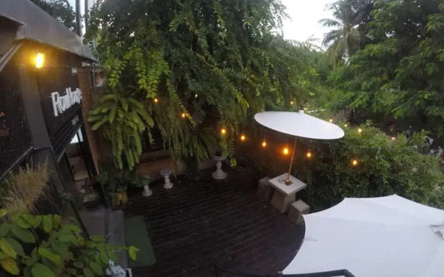Row Hou8e Hostel